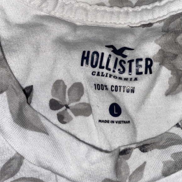 Hollister Tshirt - Picture 2 of 2